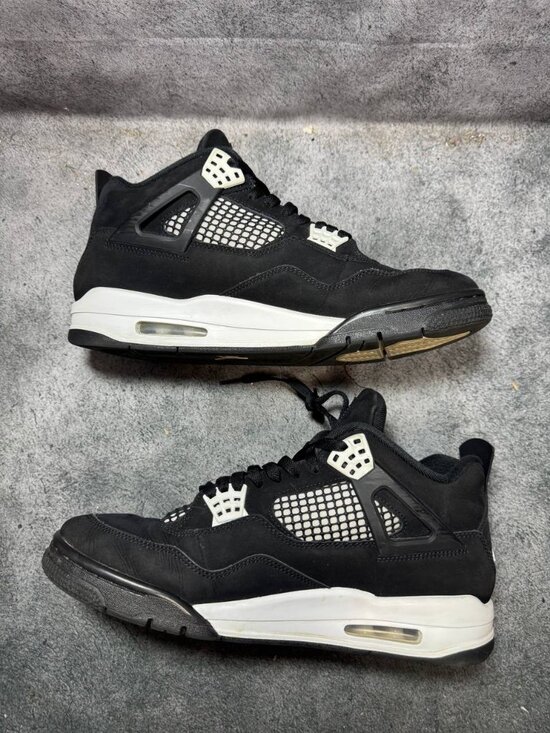 Size 11.5 | Jordan 4 White Thunder No Box | Pre-Owned main image 7